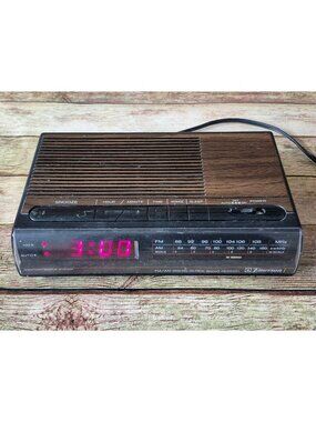 Vintage Emerson FM/AM Digital Clock Radio RED5520A 80s Wood Grain Tested